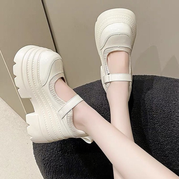 Damen Plateau-Mary-Jane Schuhe mit glänzender Oberfläche und verstellbarem Riemen R&B