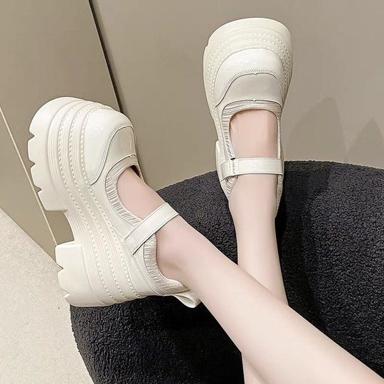 Damen Plateau-Mary-Jane Schuhe mit glänzender Oberfläche und verstellbarem Riemen R&B