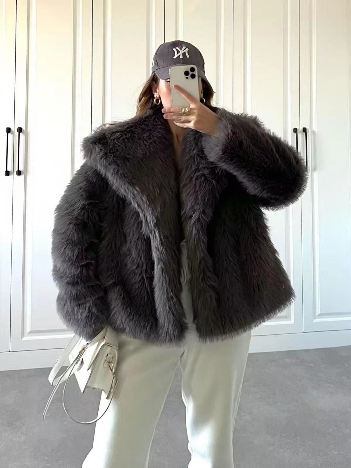 R&B | Embrace Cropped Große Revers Plüschjacke