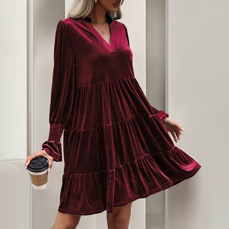 Damen Velvet-Kleid mit V-Ausschnitt und voluminösem Rüschendesign R&B