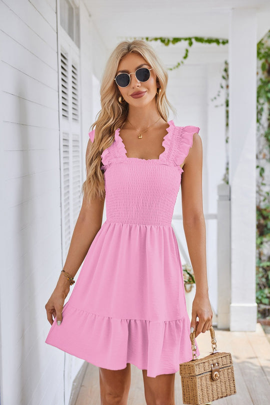 R&B | Ärmelloses kurzes Kleid mit eckigem Ausschnitt und plissiertem Rücken