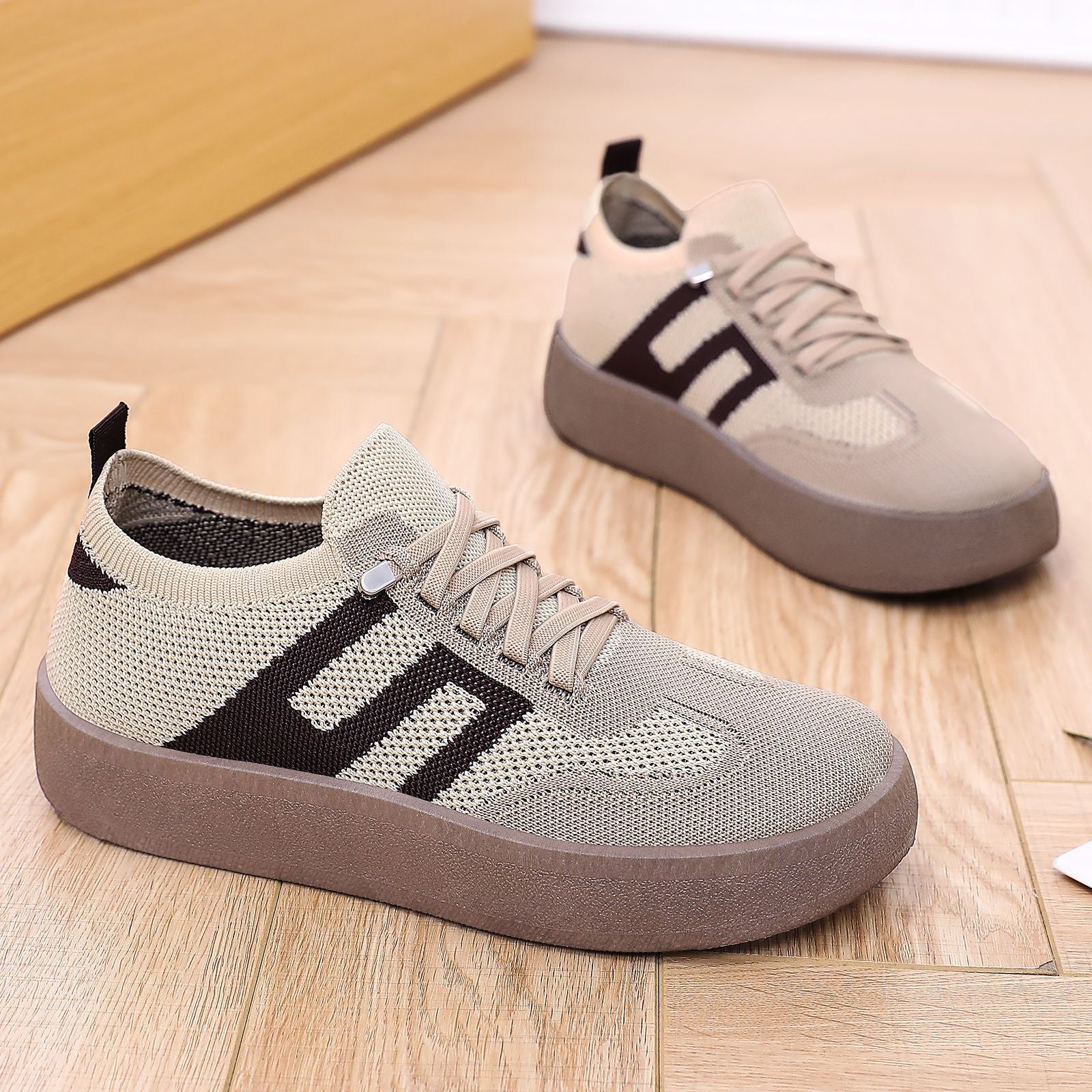 Damen Sneakers mit atmungsaktivem Mesh-Obermaterial und plateauförmiger Sohle