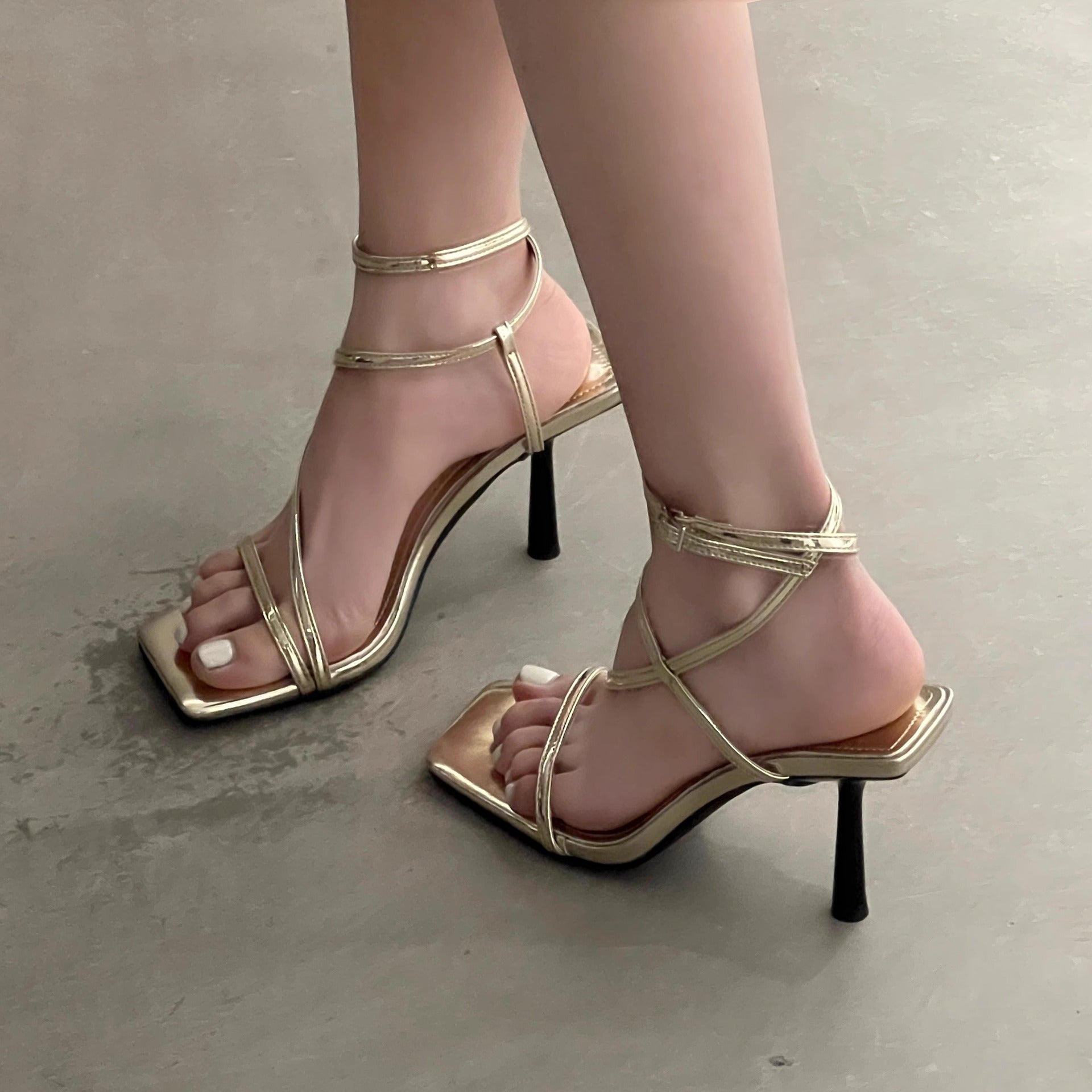 Damen elegante High Heel Sandalen mit zierlichem Riemendesign R&B