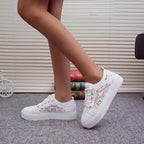 Damen Sneakers mit filigranem Spitzenmuster und rutschfester Sohle R&B