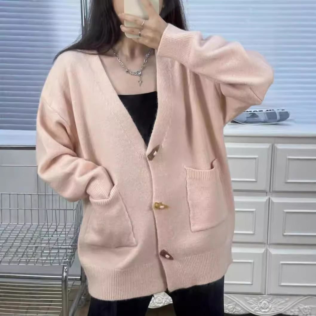 Damen gemütlicher Knitwear Cardigan mit großen Taschen und hochwertigen Knopfdetails R&B