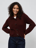 Damen Grobstrickjacke mit dekorativen Knopfdetails und praktischen Taschen R&B