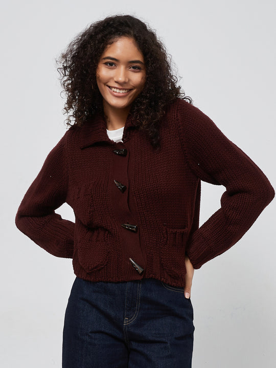 Damen Grobstrickjacke mit dekorativen Knopfdetails und praktischen Taschen R&B