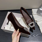 Damen elegante Pumps mit funkelndem Schmuckdetail R&B