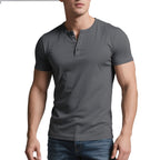 Herren nan kurzes Henley-Shirt mit dezenter Knopfleiste und figurbetontem Schnitt R&B