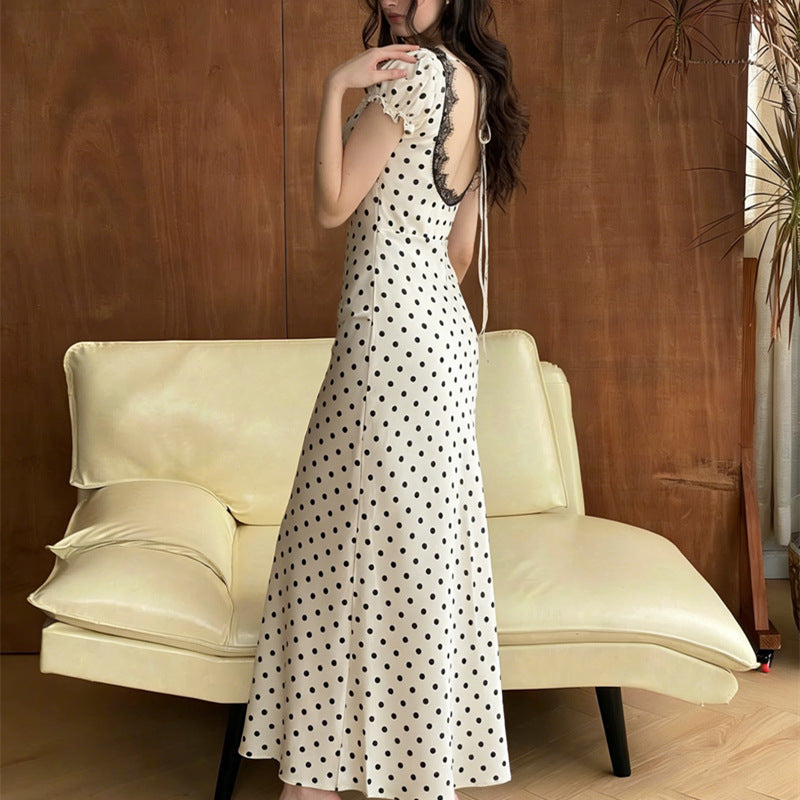 Damen Polka Dot Maxikleid mit eleganten Rüschendetails und nostalgischem Ausschnitt R&B