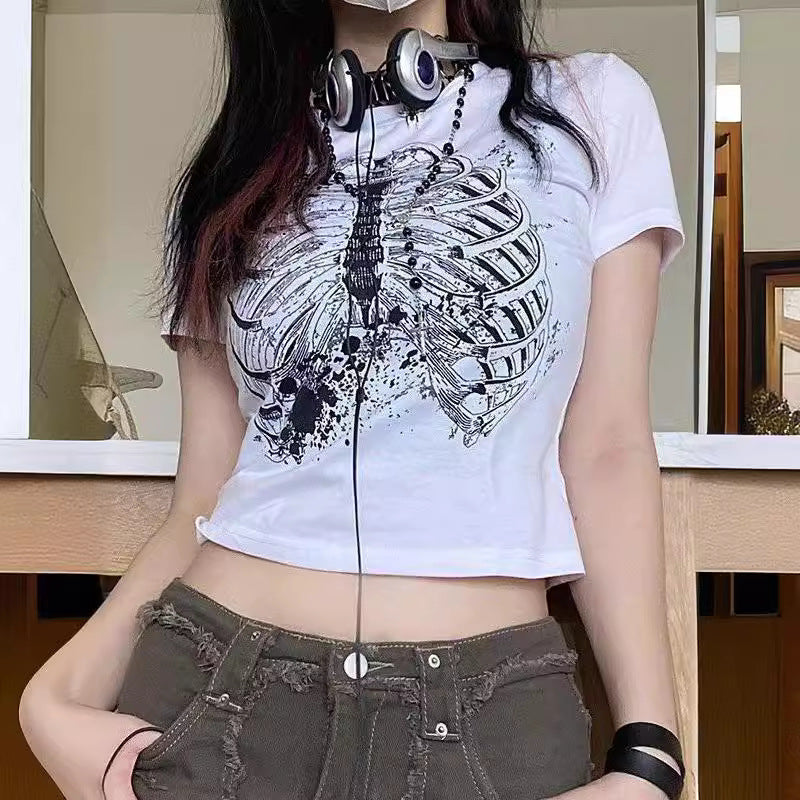 Damen Crop-T-Shirt mit verspieltem Lippenmotiv und modernem Schriftzug R&B