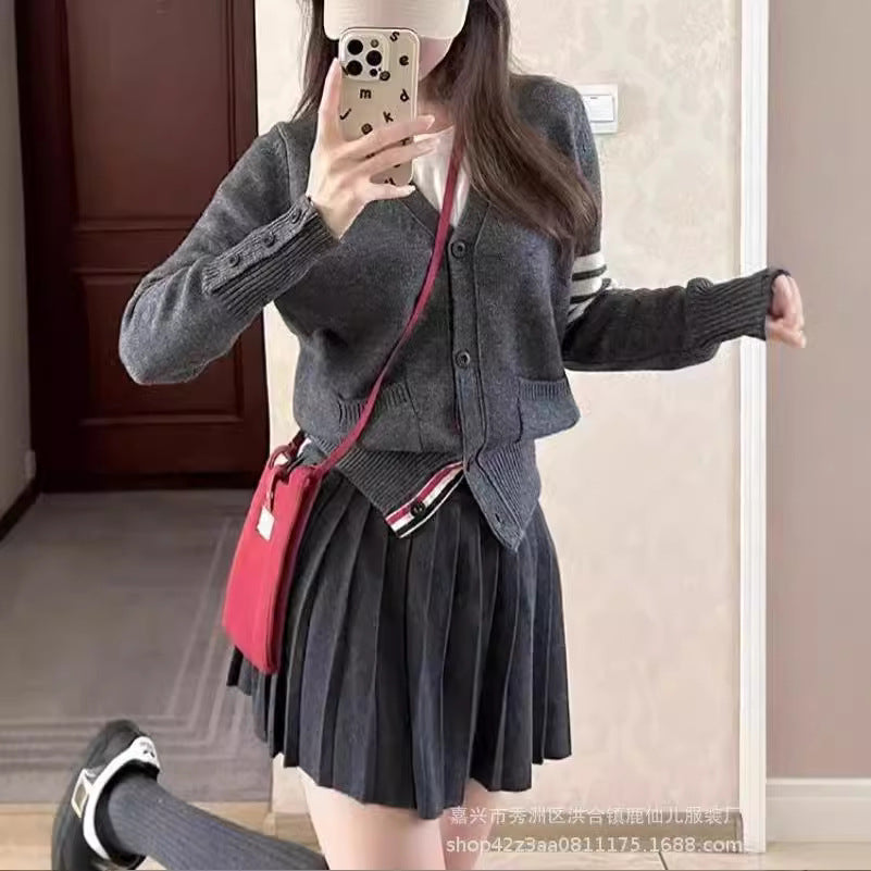 Damen Strickjacke mit hohen Taschen und grafischen Akzenten R&B