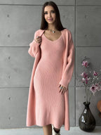 Damen Strickkleid mit tiefem V-Ausschnitt und langem Schnitt