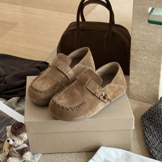 Damen Mokassins aus weichem Wildleder mit dekorativem Riemen R&B