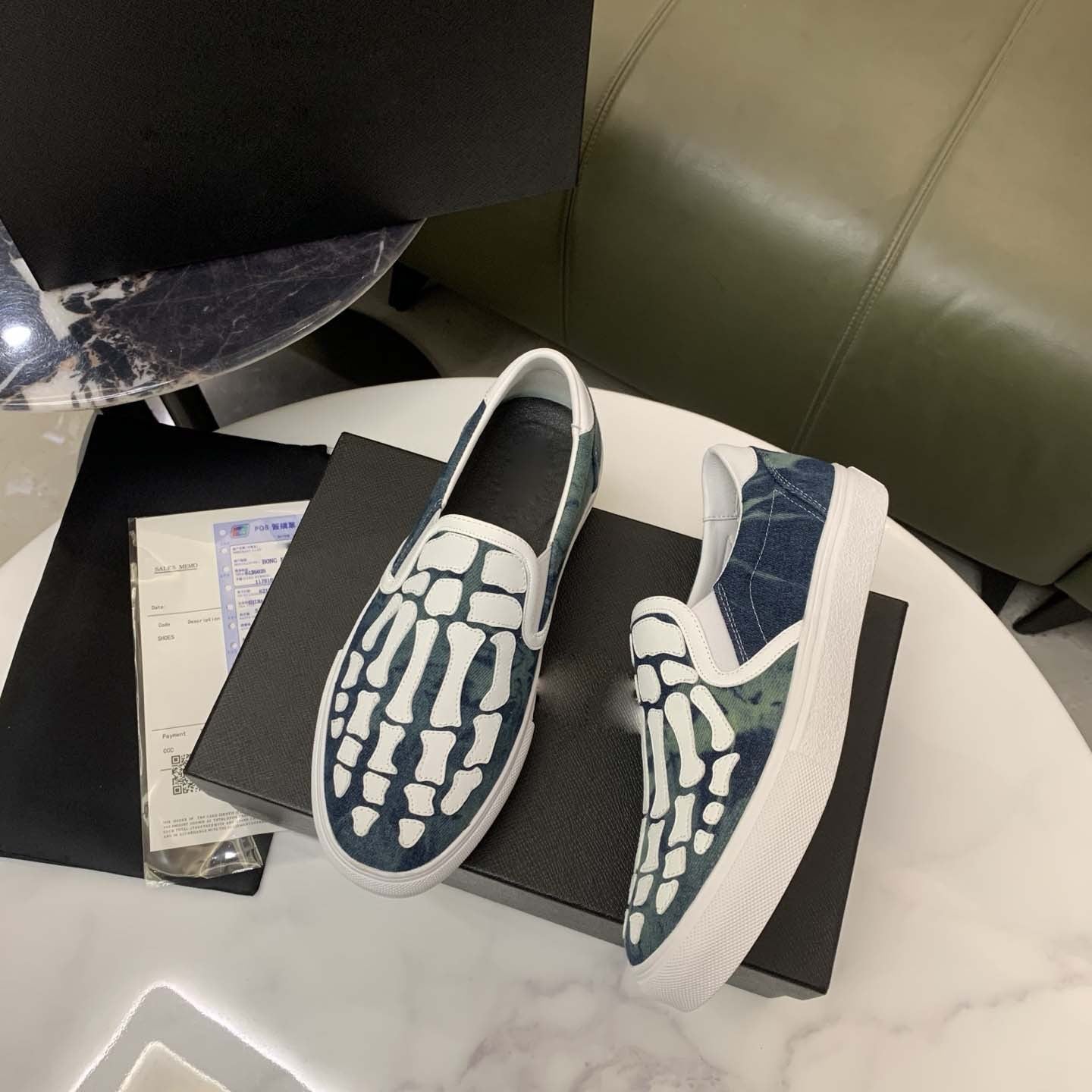 Damen Slip-On Sneakers mit innovativem Oberflächenmuster und rutschfester Sohle R&B