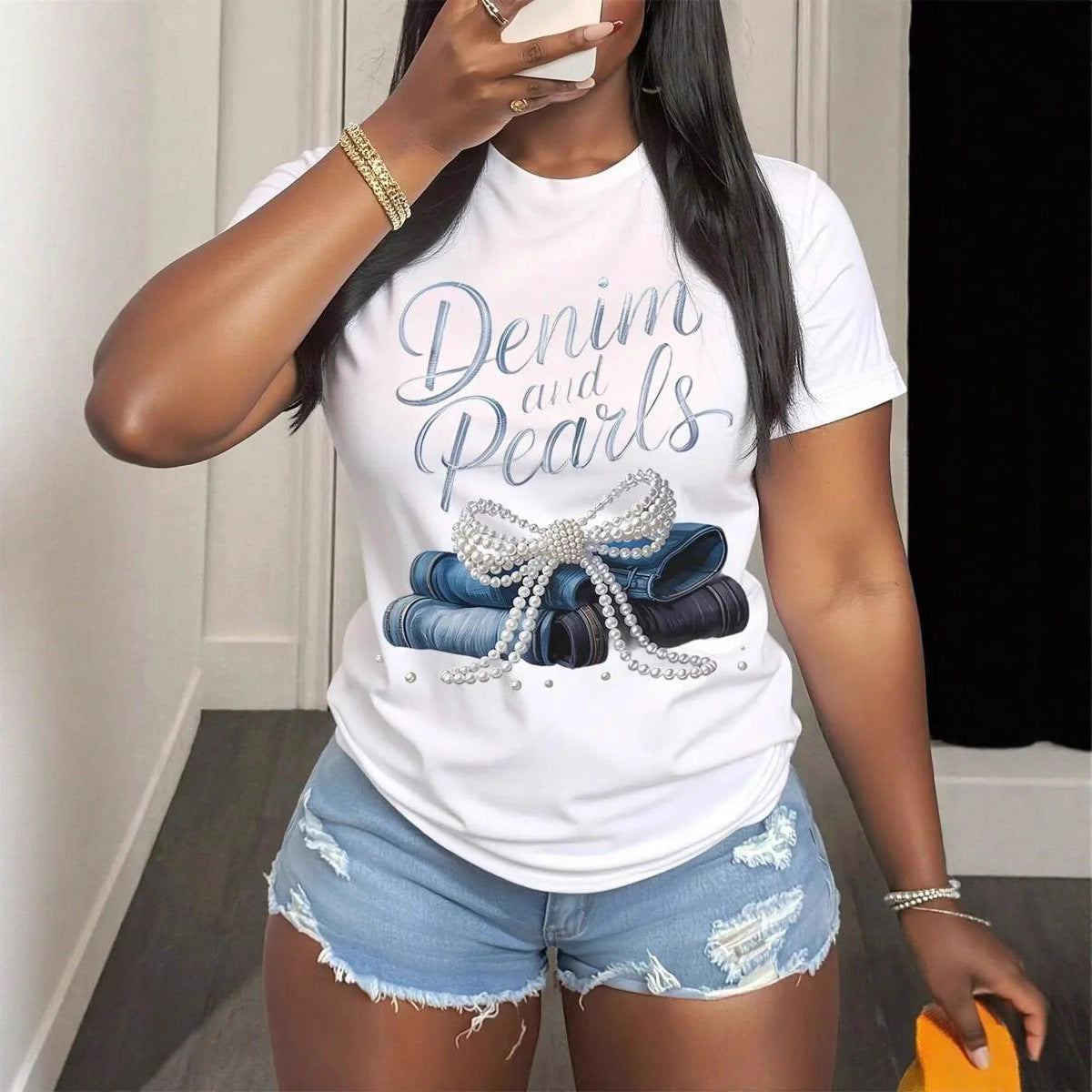 Damen T-Shirt mit kreativem Schriftzug und eleganten Perlenakzenten R&B