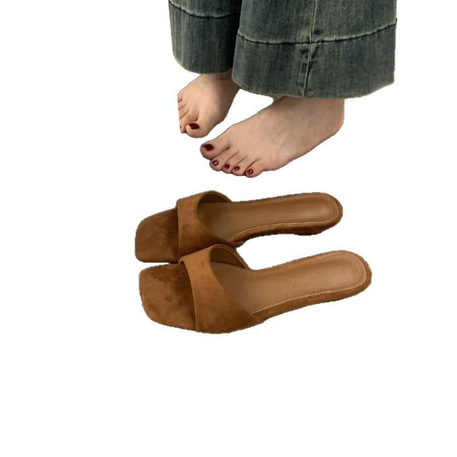 Damen Komfortable Slipper mit breitem Riemen und leichtem Absatz R&B