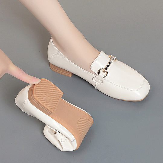Damen Elegante Mokassins aus hochwertigem Kunstleder mit glänzendem Schmuckdetail R&B