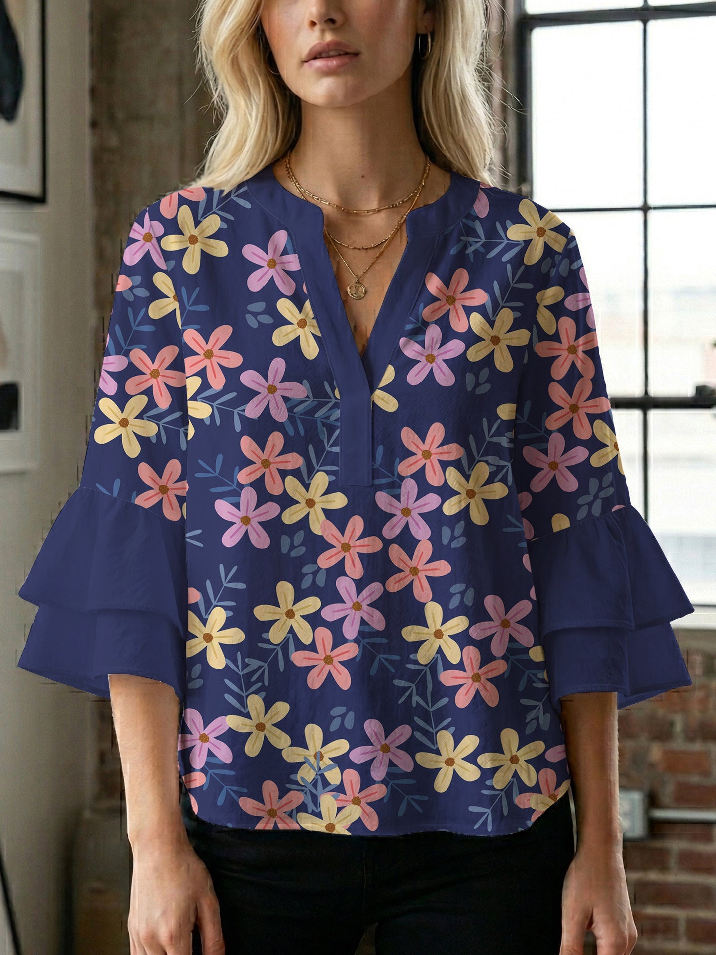 Damen Bluse mit voluminösen Flügelärmel und intensivem Blattmuster