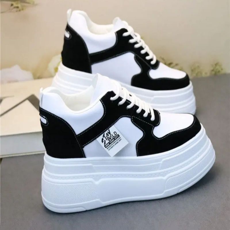 Damen Plattform Sneakers mit modischer Silhouette und stabiler Sohle