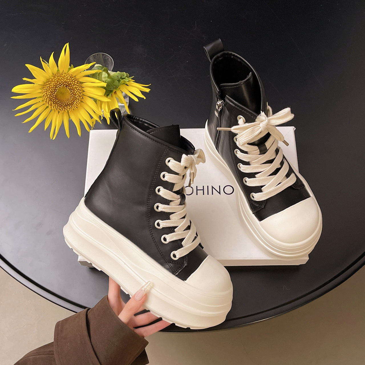 Damen hohe Sneakers mit Plateau-Sohle und elegantem Schnürsystem R&B