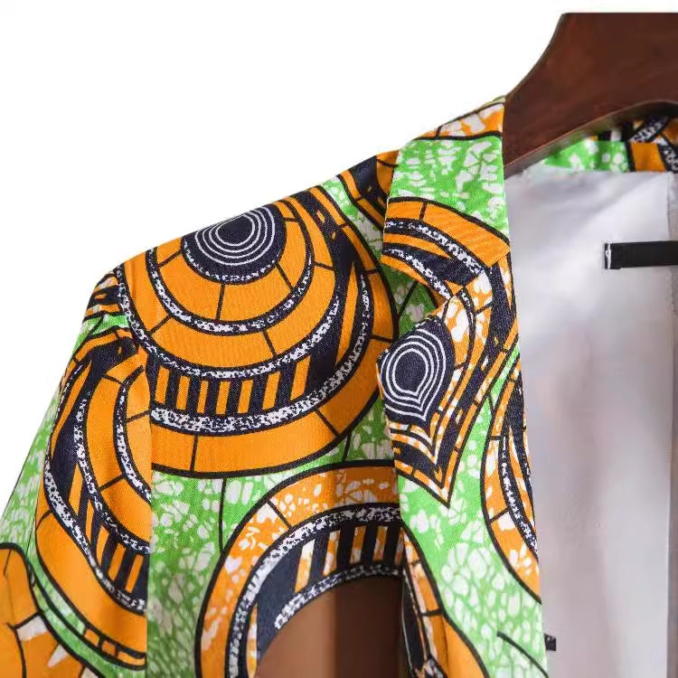 Damen Blazer mit auffälligem afrikanischen Muster und modernem Schnitt