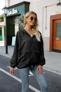 Damen leichte und atmungsaktive Windbreaker-Jacke mit verstellbarem Kapuzenkragen R&B