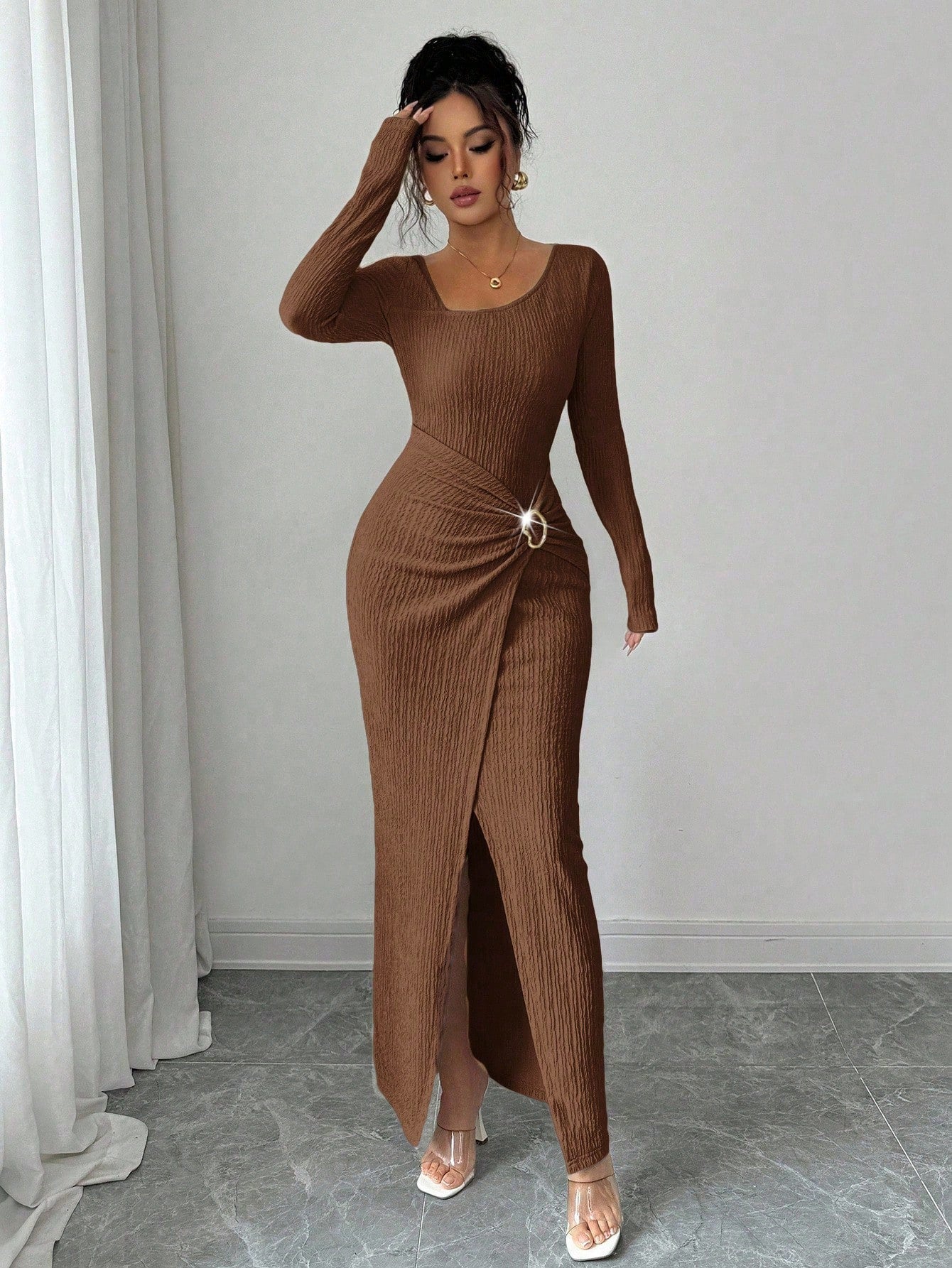 Damen nan figurbetontes Maxikleid aus geripptem Strick mit Wickeldetail und Schlitz R&B