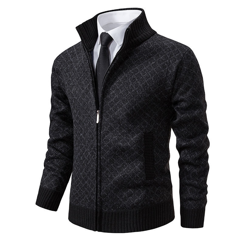 Herren Strickjacke mit modernem Zopfdesign und hohem Stehkragen R&B
