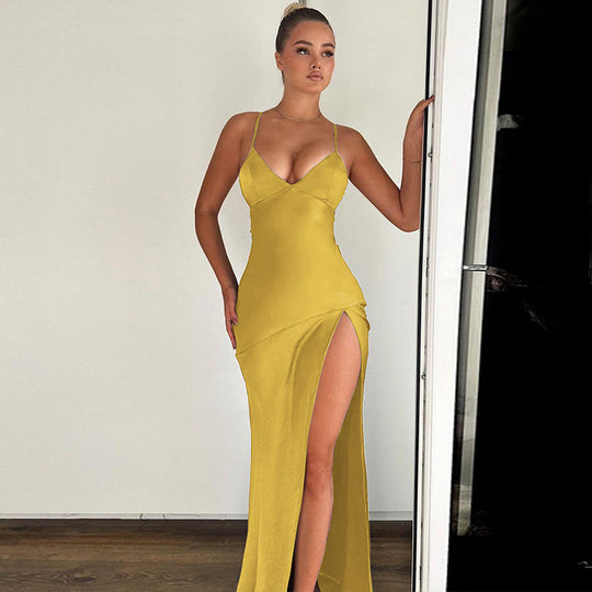 Damen Elegantes und figurbetontes Abendkleid mit seidigem Stoff und hohem Schlitz R&B
