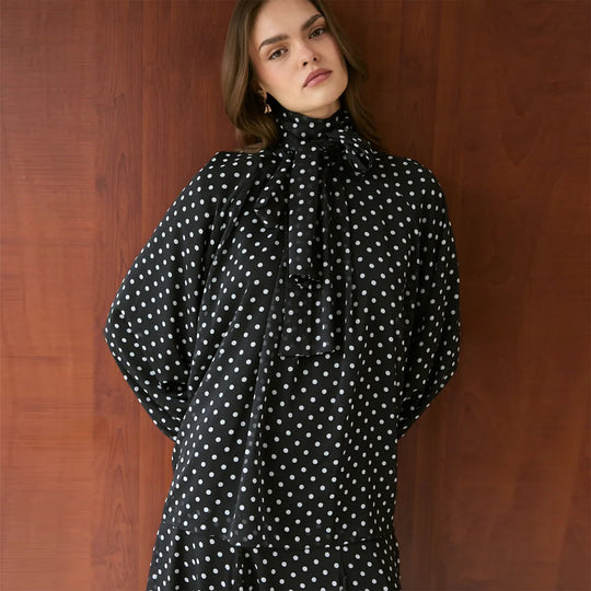 Damen Kleid mit elegantem Stehkragen und verspieltem Punkte-Design R&B