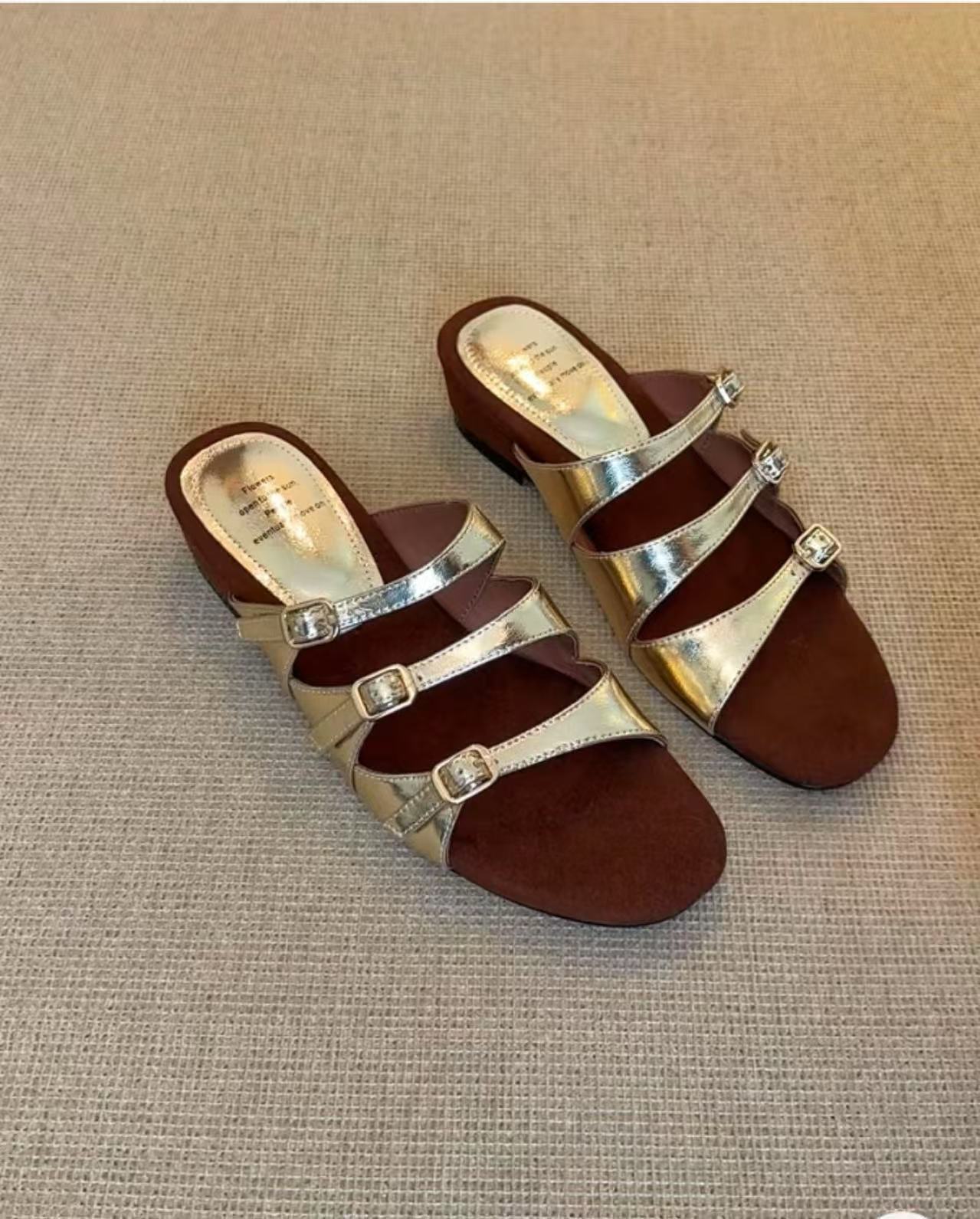 Damen eleganten Pantoletten mit modischen Riemen und zuverlässigem Halt R&B