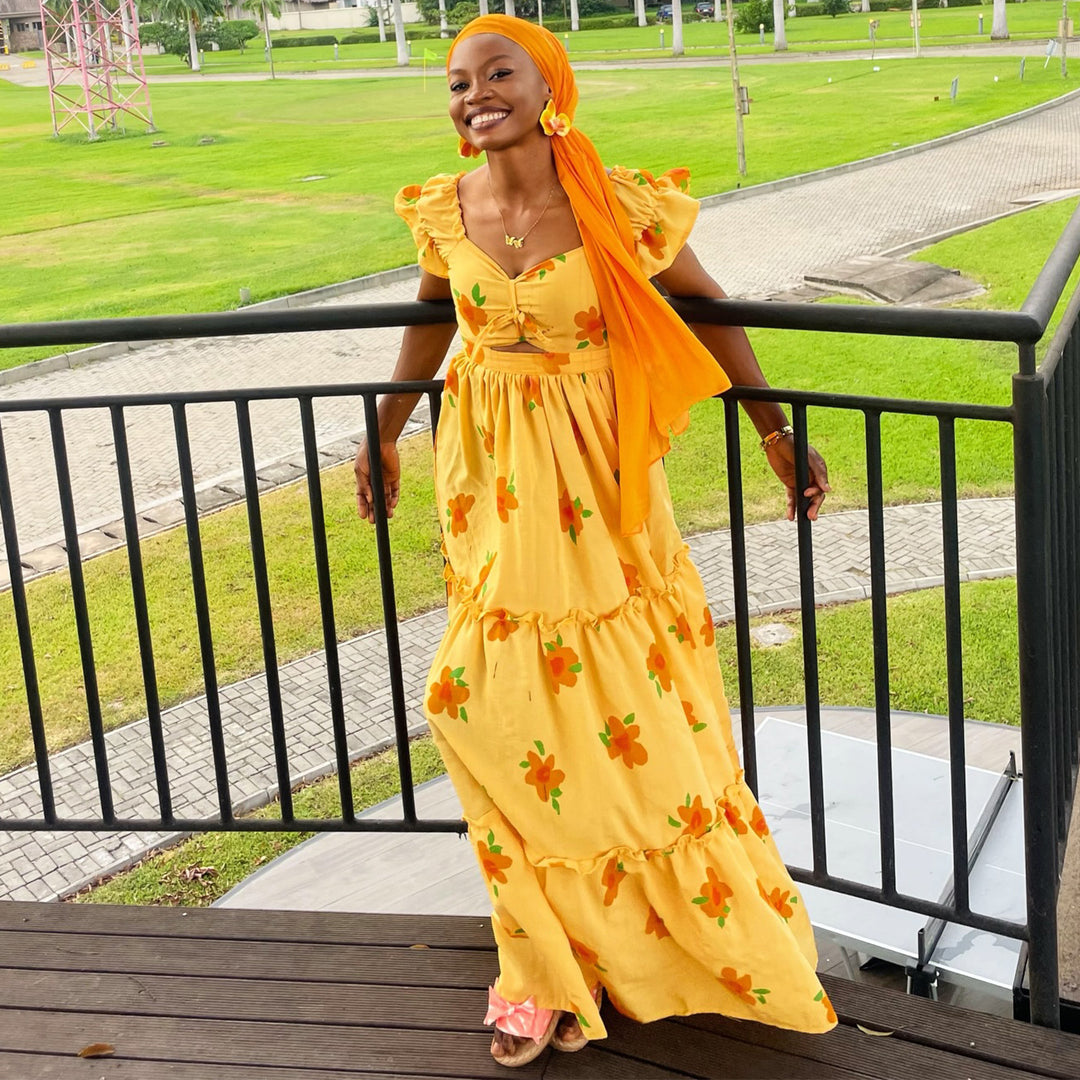Damen Maxikleid mit voluminösen Rüschen und floralen Akzenten R&B