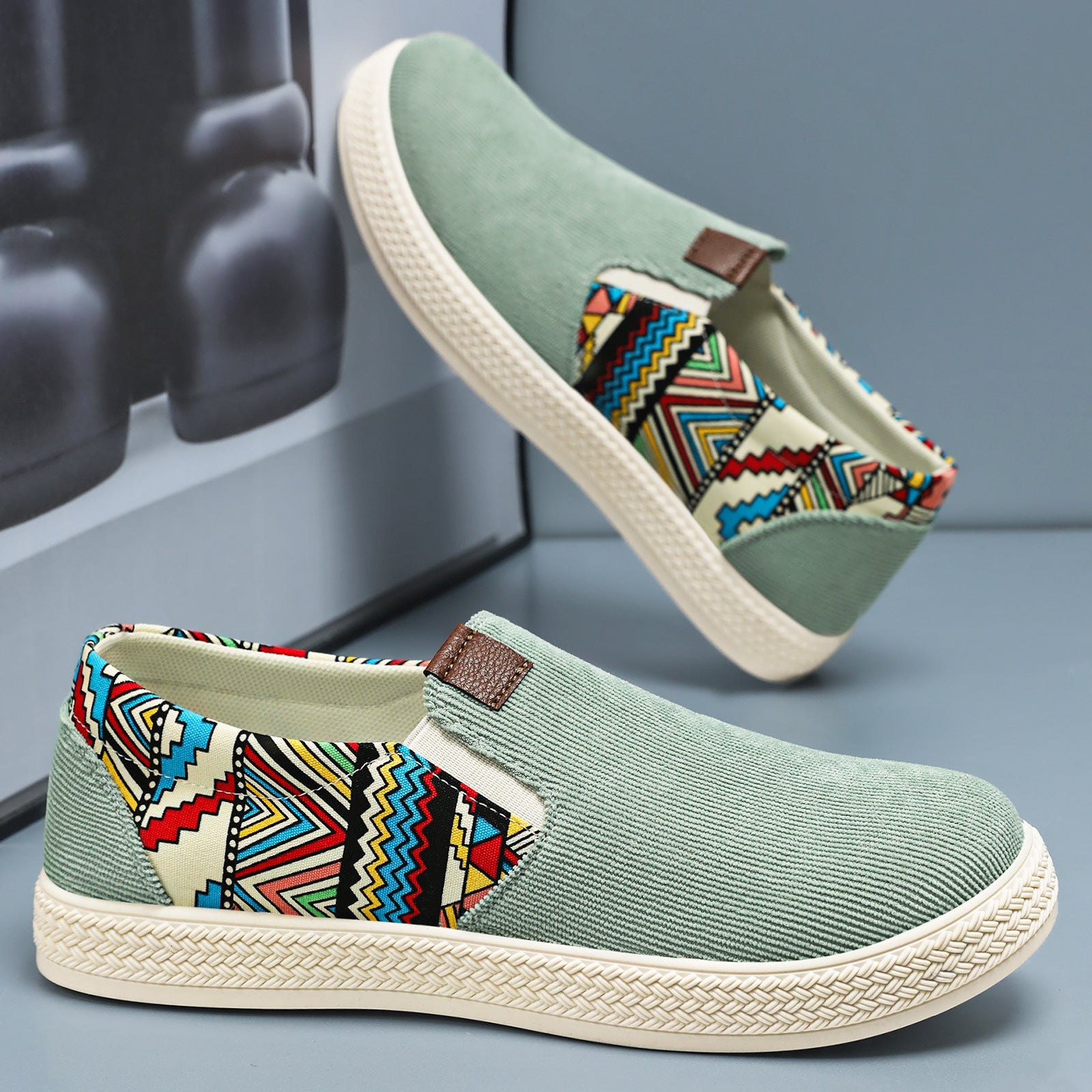 Damen Bequeme Slip-On Freizeitschuhe mit buntem Ethno-Muster R&B