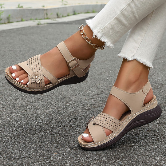 Damen komfortable Riemensandalen mit verstellbaren Klettverschlüssen und floralen Akzenten R&B