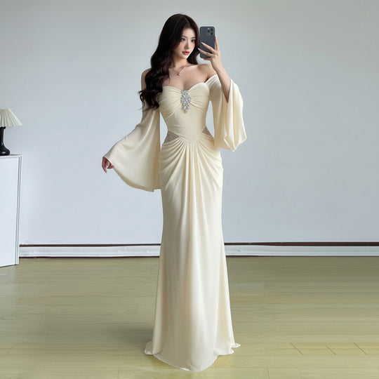 Damen elegantes Maxikleid mit großzügigen Trompetenärmeln und raffiniertem Cut-Out R&B