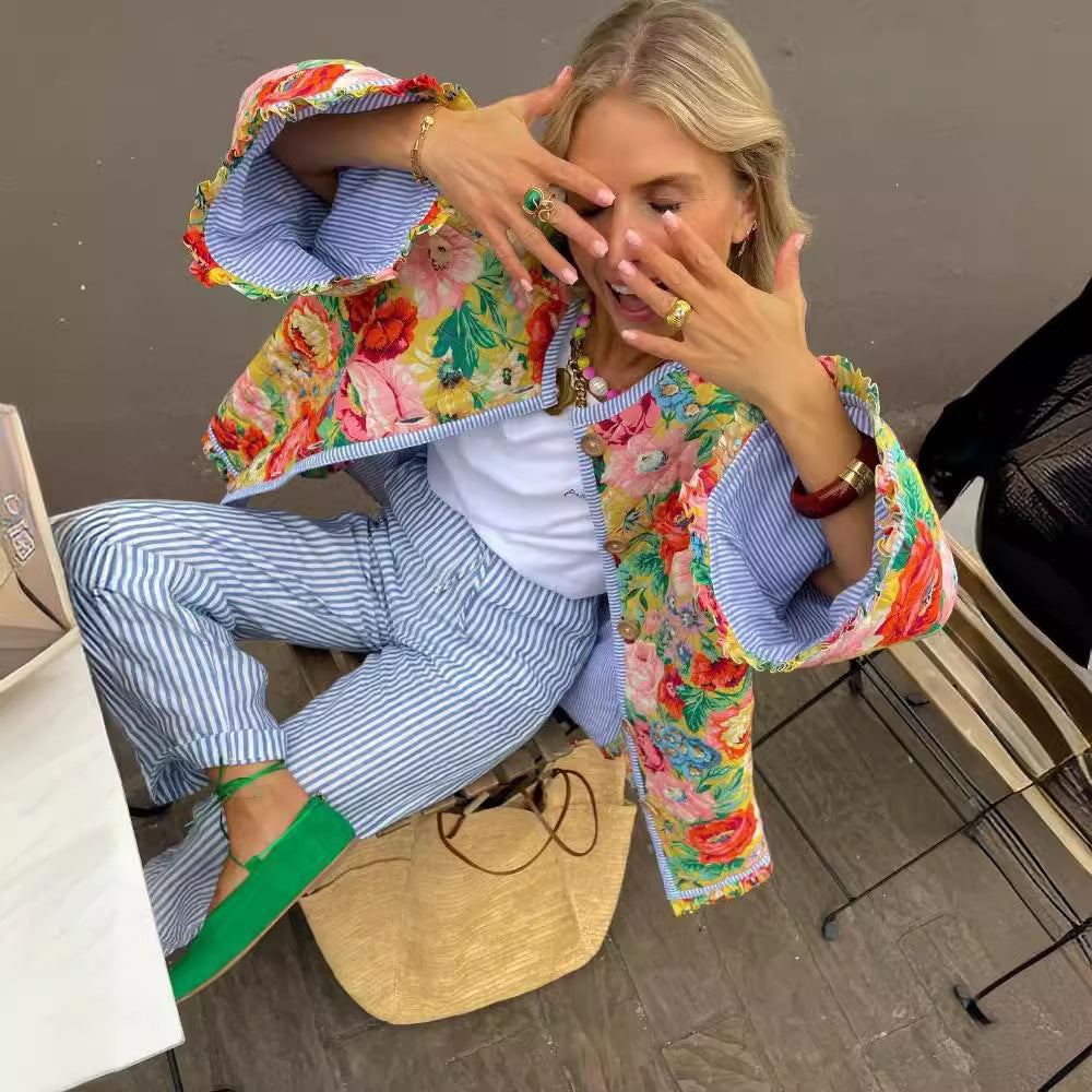 Damen Überwurfjacke mit buntem Blumenmuster und dekorativen Knöpfen R&B