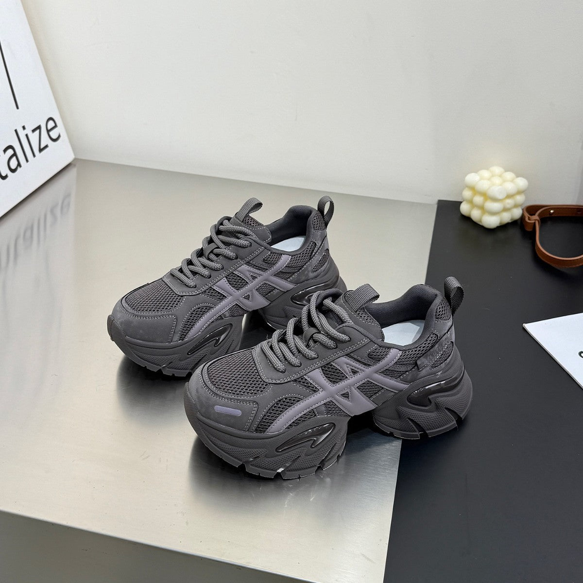 Damen modische Sneakers mit atmungsaktivem Mesh-Obermaterial und robustem Sohlenprofil R&B