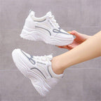 Damen Sportliche Sneakers mit dämpfender Laufsohle und atmungsaktiven Mesh-Einsätzen R&B