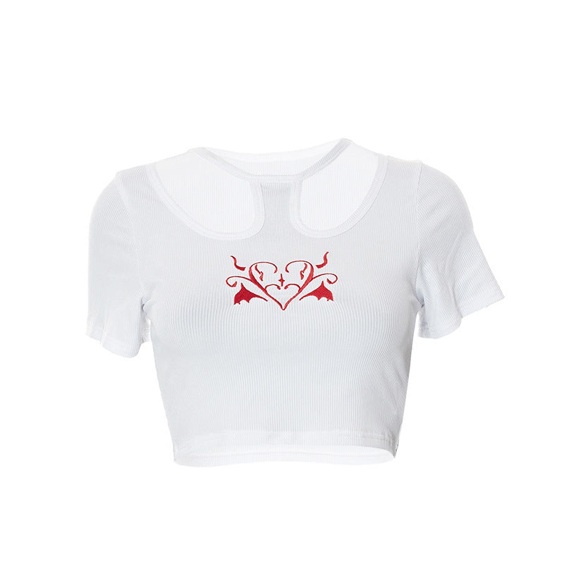 Damen Crop-Top mit kreativem Cut-Out und gesticktem Herzdesign R&B