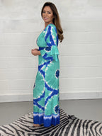 Damen Maxikleid mit asymmetrischen Ärmeln und einzigartigem Batik-Design R&B