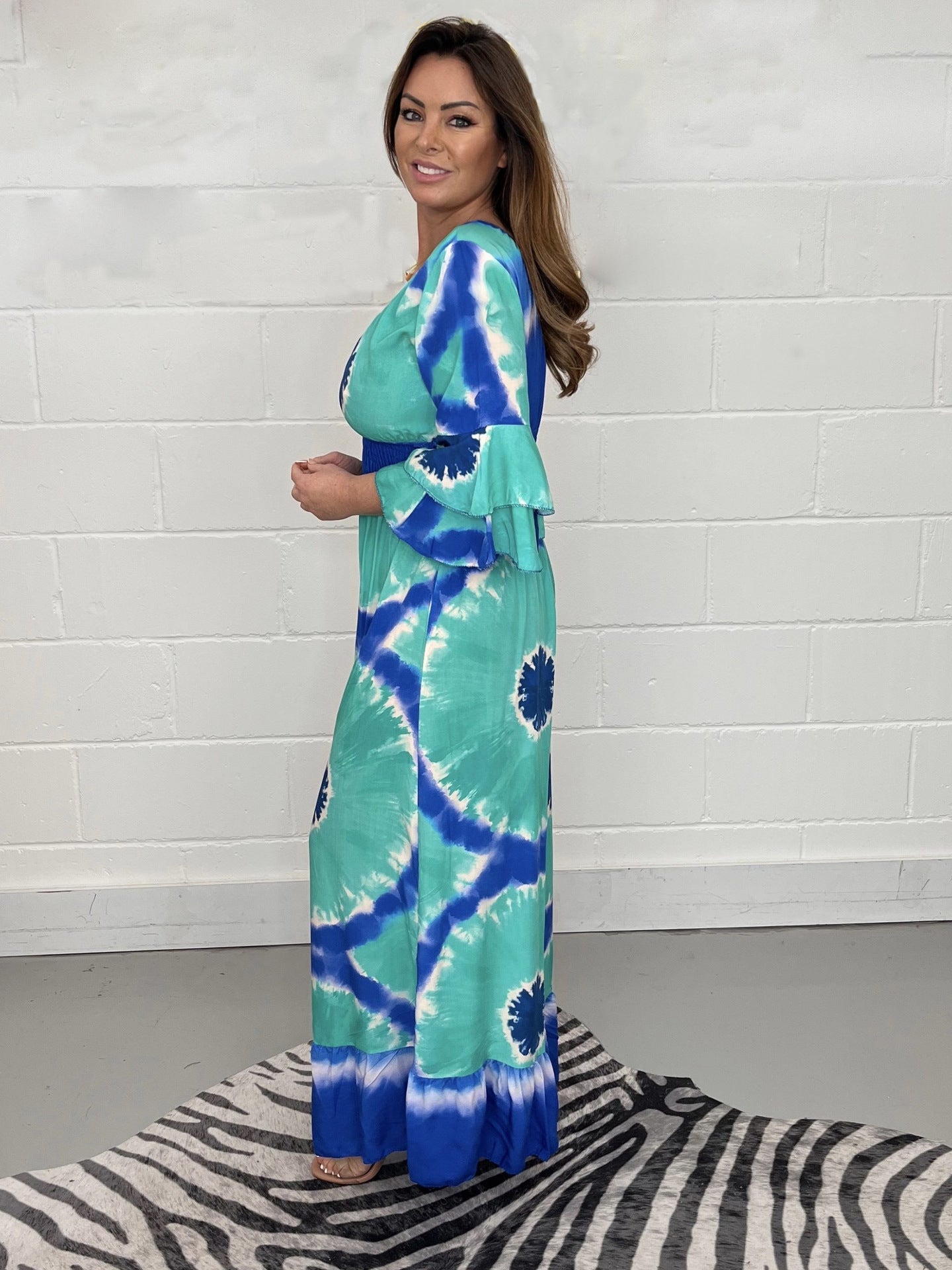 Damen Maxikleid mit asymmetrischen Ärmeln und einzigartigem Batik-Design R&B