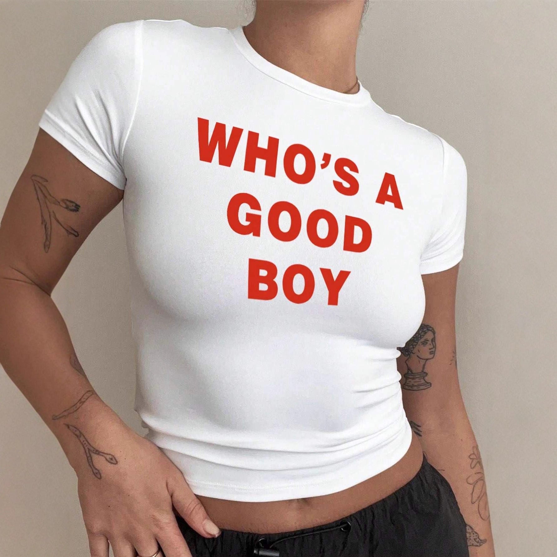 Damen Crop-T-Shirt mit kreativem Print und figurbetontem Schnitt R&B