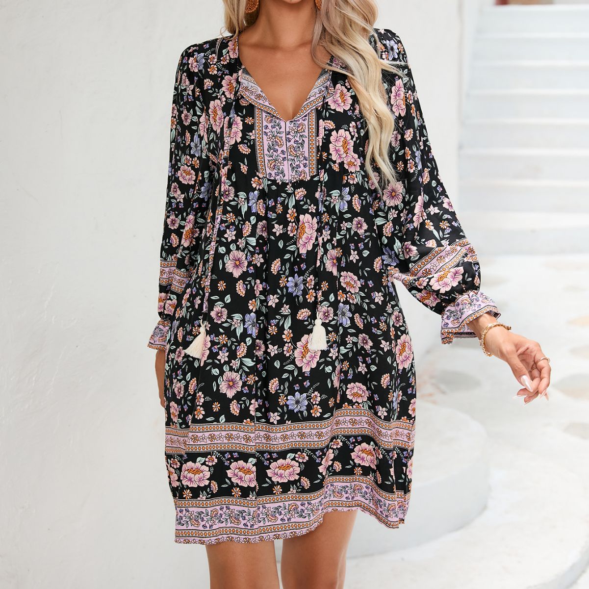Damen Sommerliches Blumenkleid mit V-Ausschnitt und Raffungen R&B
