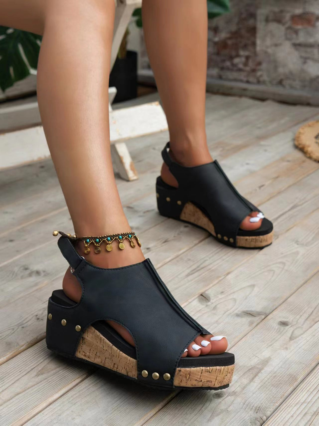Damen Wedge-Pantoletten mit dekorativem Cut-Out-Design und komfortablem Fußbett R&B