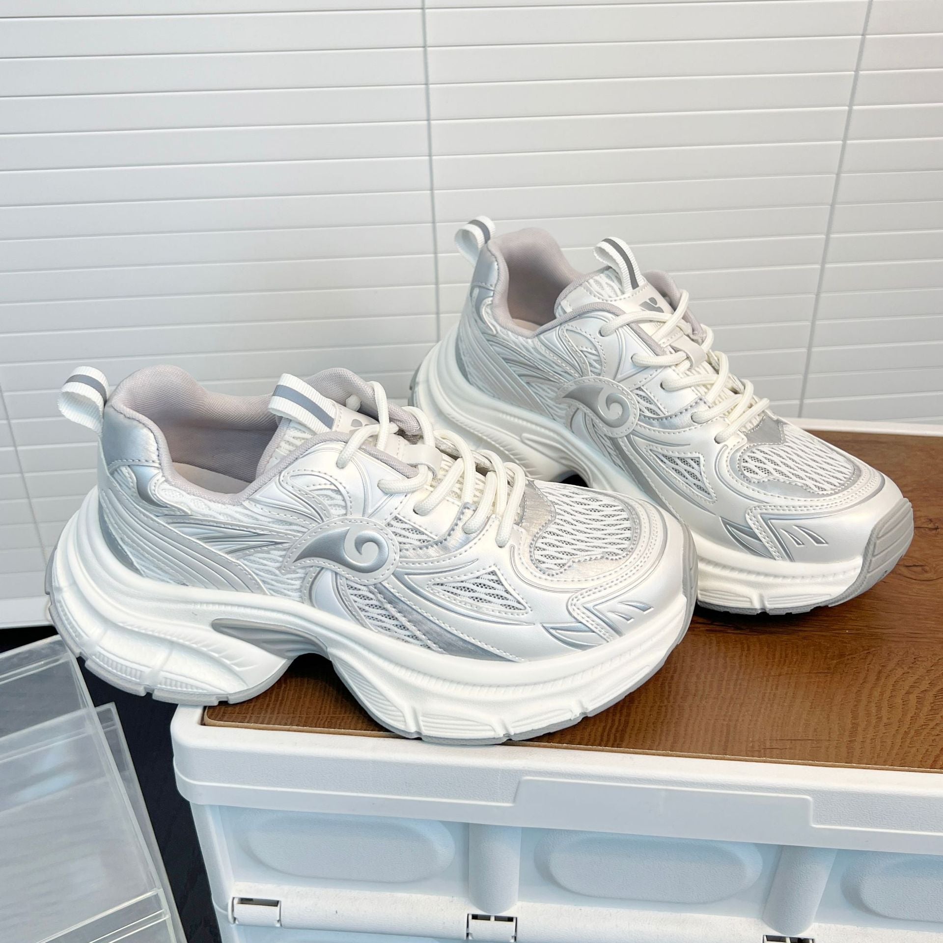 Damen Sportliche Sneakers mit atmungsaktivem Mesh und dämpfendem Design R&B