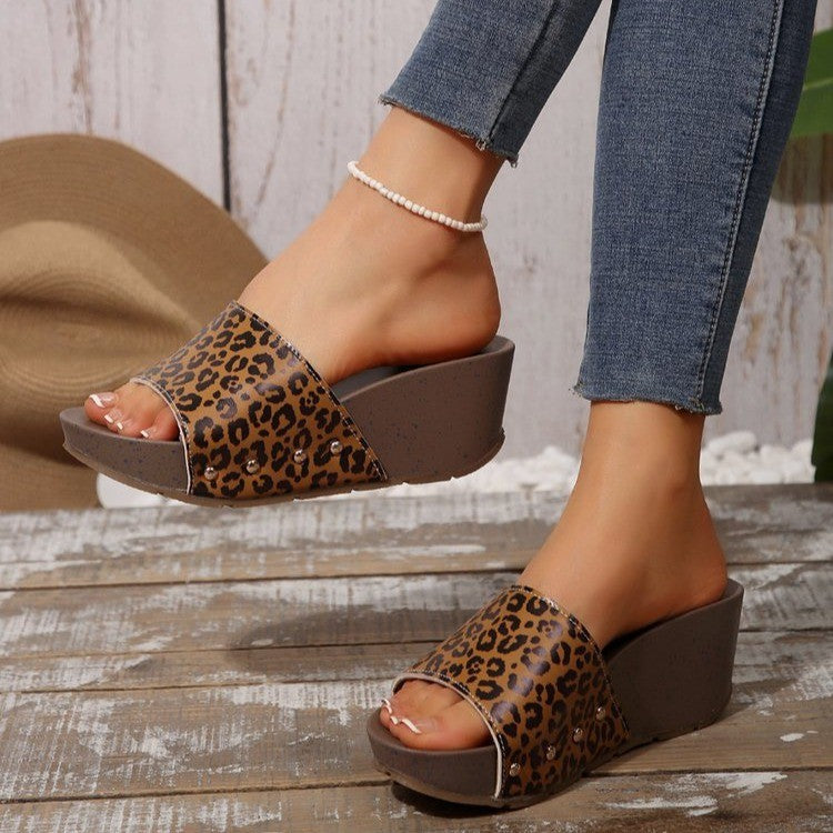 Damen Wedge-Sandalen mit glitzernden Detail und modischem Leo-Muster R&B