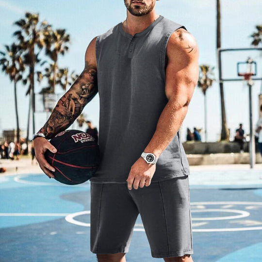 Herren sportliches Trainingsoutfit mit ärmellosem Oberteil und Shorts R&B