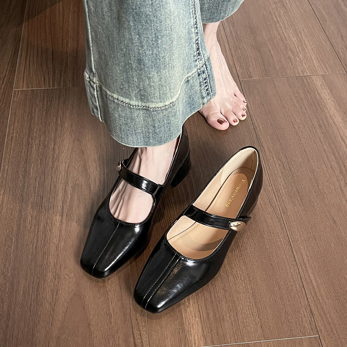 Damen edle Ballerinas mit modischem Riemen und quadratischer Zehenform