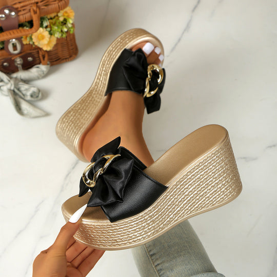 Damen Wedge-Sandel mit modischem Schleifen-Design und eleganter Kettenapplikation R&B